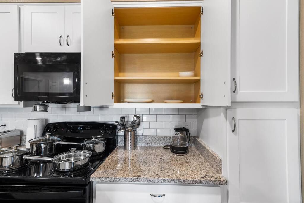 Elegant 1Br/1Ba Condo With Pool, Gym And Laundry Melbourne Exteriör bild