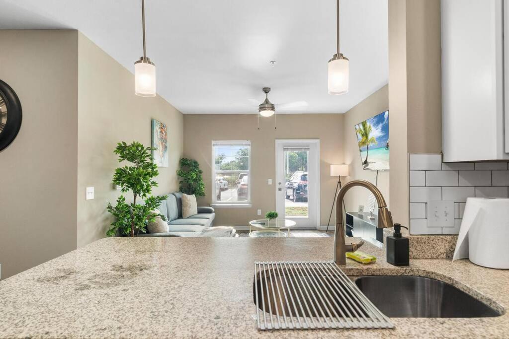 Elegant 1Br/1Ba Condo With Pool, Gym And Laundry Melbourne Exteriör bild