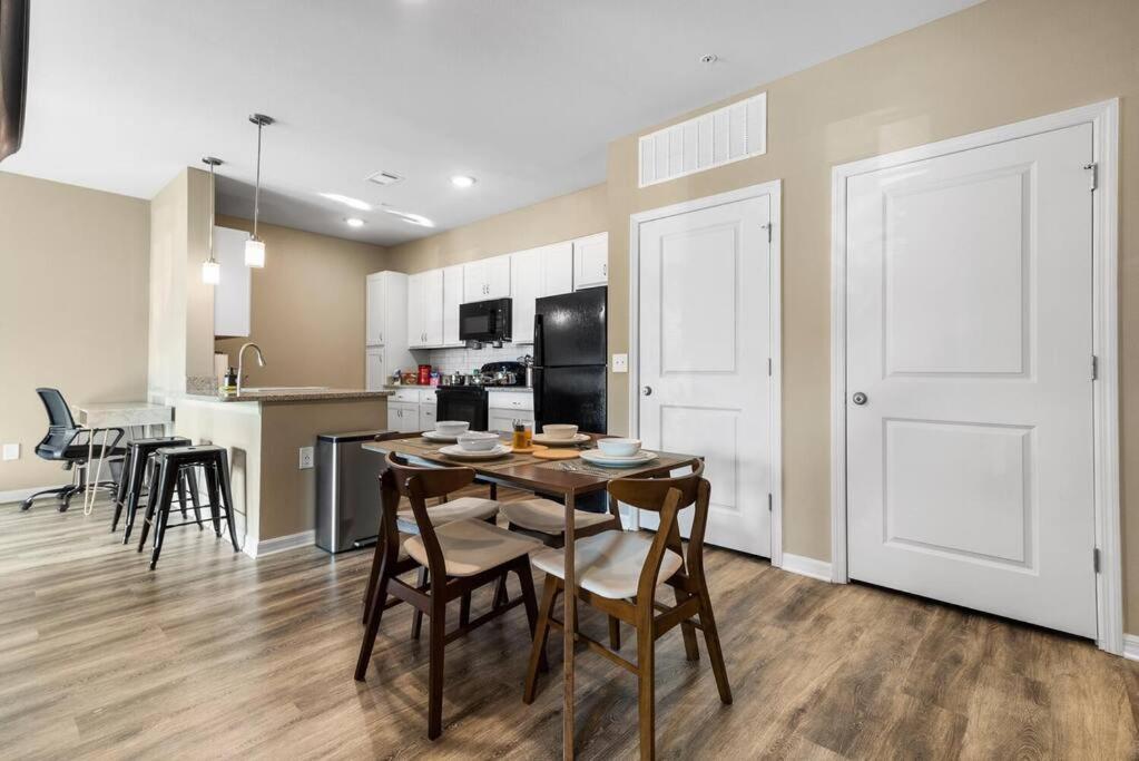 Elegant 1Br/1Ba Condo With Pool, Gym And Laundry Melbourne Exteriör bild