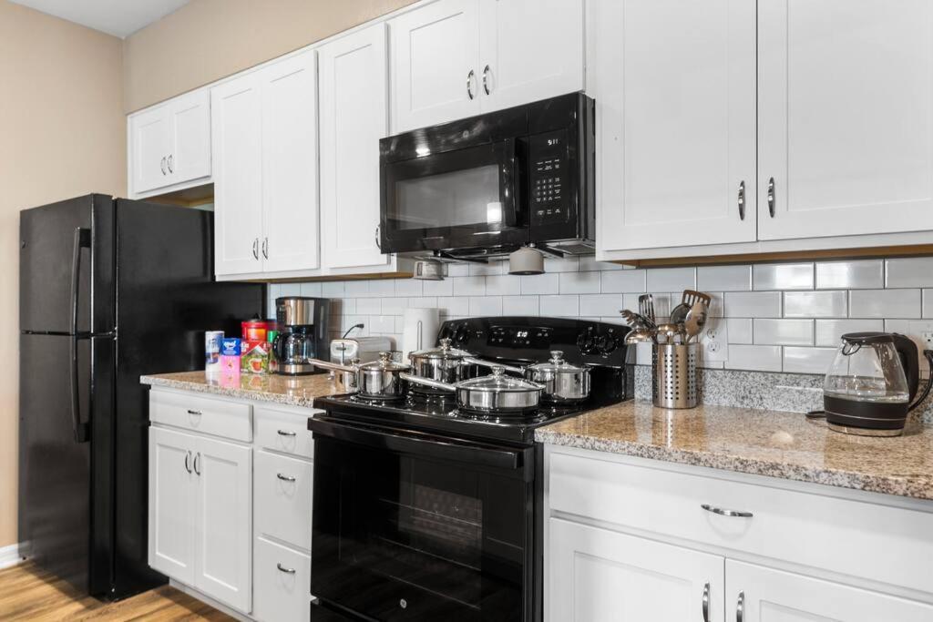 Elegant 1Br/1Ba Condo With Pool, Gym And Laundry Melbourne Exteriör bild