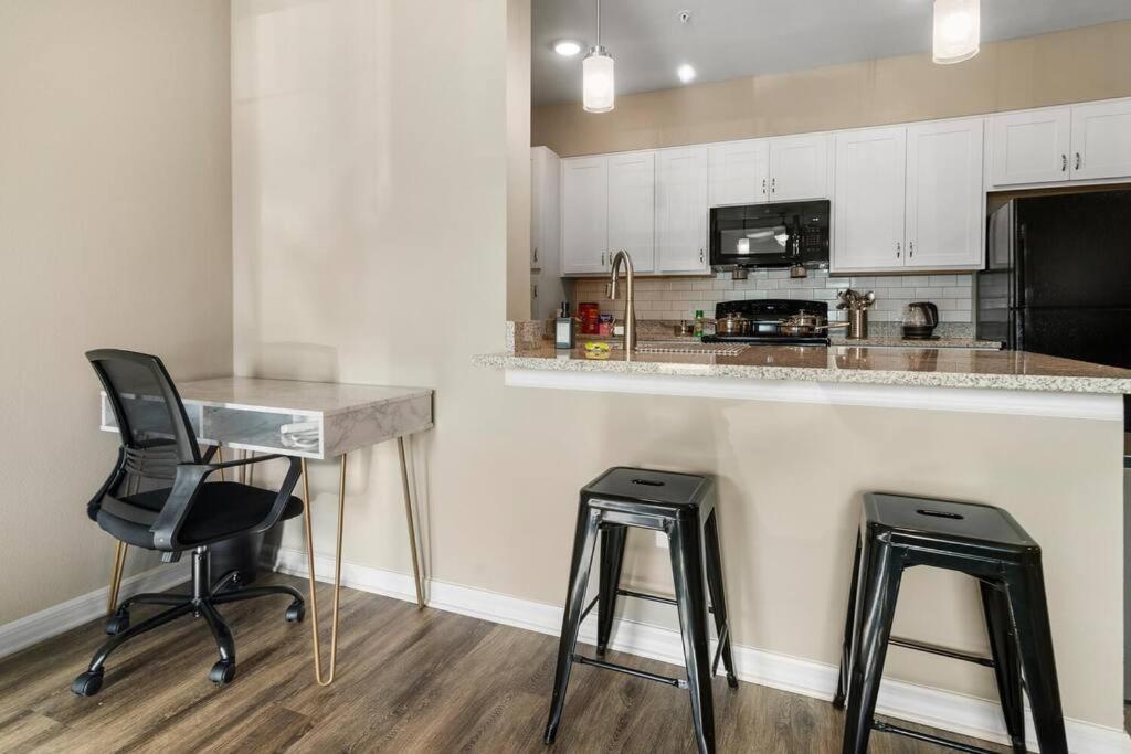 Elegant 1Br/1Ba Condo With Pool, Gym And Laundry Melbourne Exteriör bild