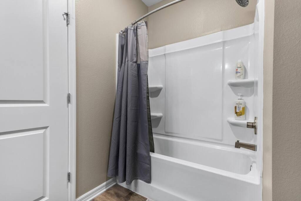 Elegant 1Br/1Ba Condo With Pool, Gym And Laundry Melbourne Exteriör bild