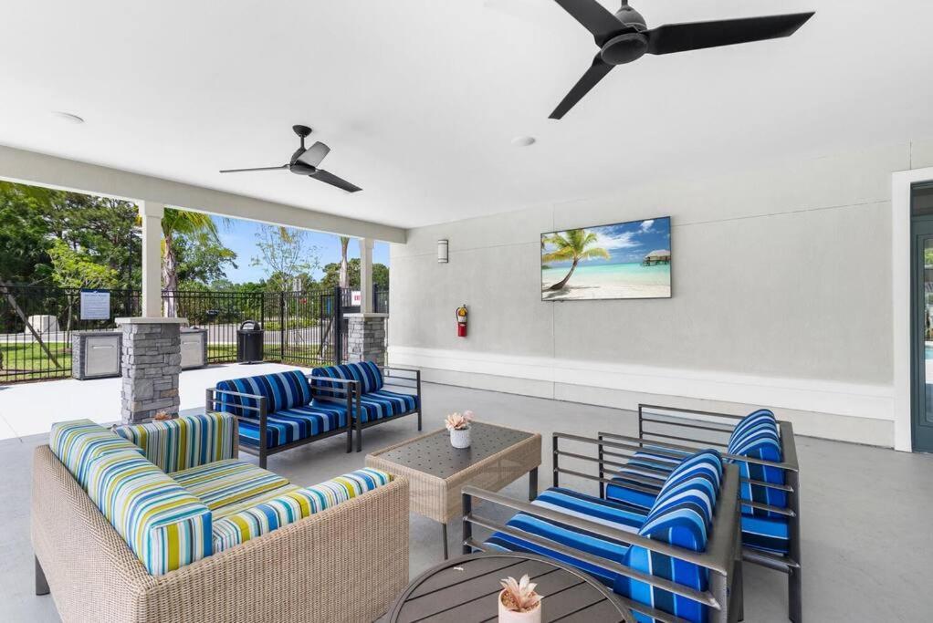 Elegant 1Br/1Ba Condo With Pool, Gym And Laundry Melbourne Exteriör bild