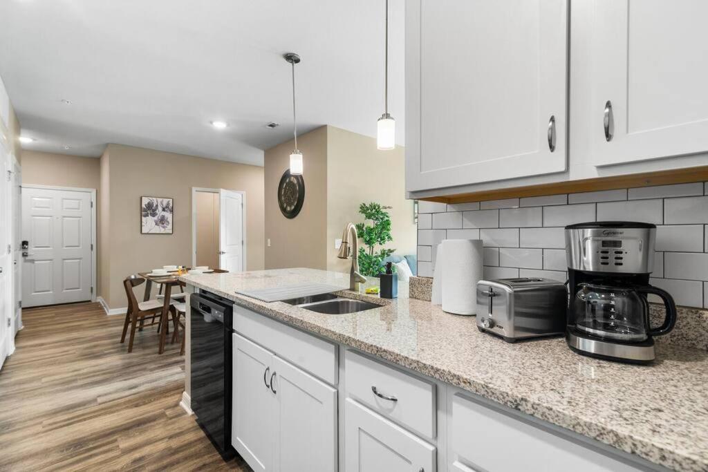 Elegant 1Br/1Ba Condo With Pool, Gym And Laundry Melbourne Exteriör bild