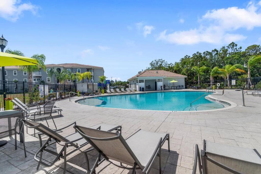 Elegant 1Br/1Ba Condo With Pool, Gym And Laundry Melbourne Exteriör bild